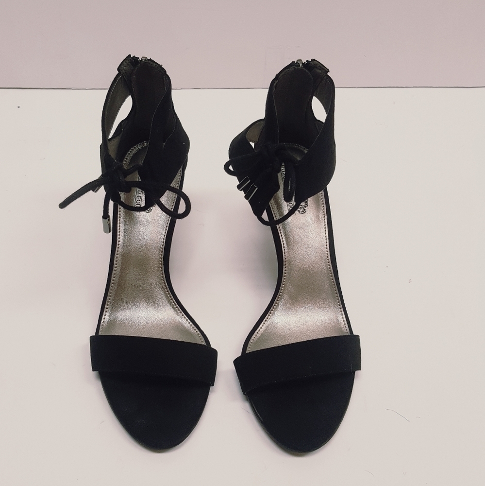 Coach and four heels‎